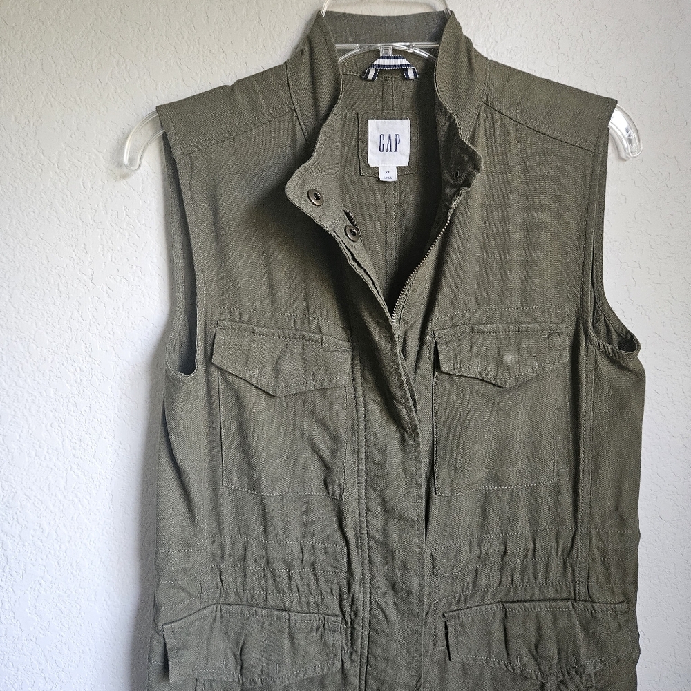 GAP Tencel Utility Vest - Picture 2 of 5